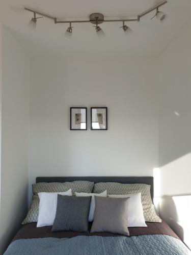 Postel nebo postele na pokoji v ubytování Apartament Zamojska - GarwoNocka