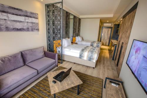 Ένα ή περισσότερα κρεβάτια σε δωμάτιο στο Shimall Hotel