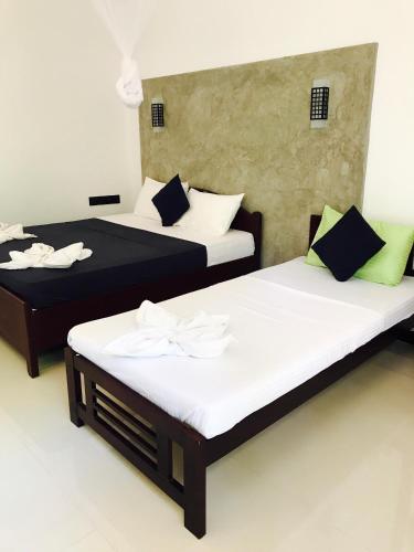 Ein Bett oder Betten in einem Zimmer der Unterkunft Kingdom Gate Hotel