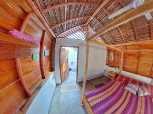a room with a hammock in a house at Kadjan villa in Arugam Bay