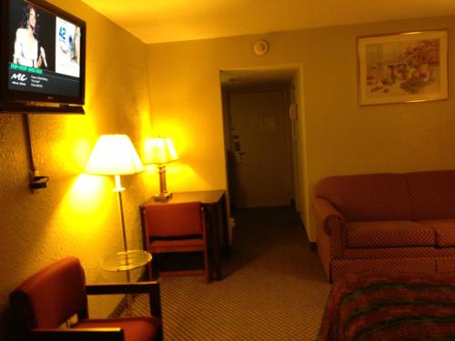 Americas Best Value Inn Macomb – Photos 4
