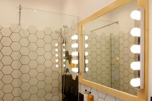 Kleines Hotel tesisinde bir banyo