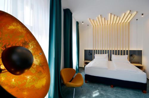 Ένα ή περισσότερα κρεβάτια σε δωμάτιο στο Kleines Hotel