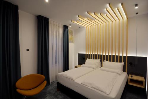 Ένα ή περισσότερα κρεβάτια σε δωμάτιο στο Kleines Hotel