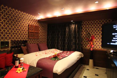 Llit o llits en una habitació de Hotel Water Gate Narita (Adult Only)