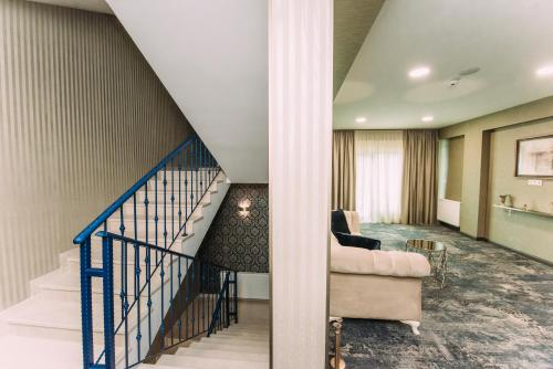 Ein Sitzbereich in der Unterkunft Hotel Sapphire Bakuriani