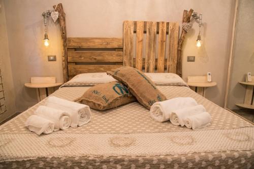 two beds with towels on them in a bedroom at Mancini Shabby House in Rome