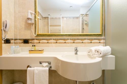 a bathroom with a sink and a mirror at Hotel Mirage Sure Hotel Collection by Best Western in Milan