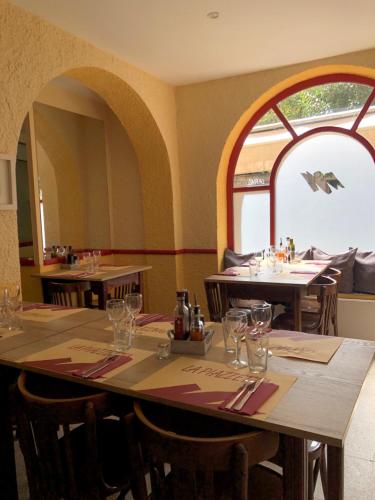 Restaurace v ubytování Hostal Del Ripollès