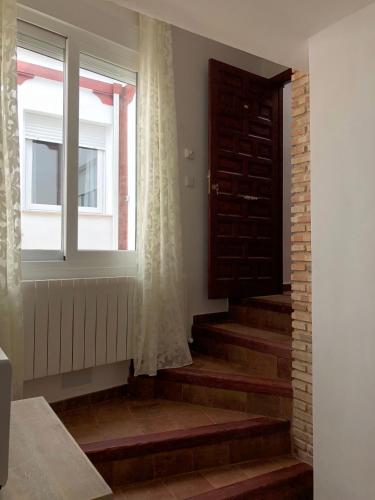 a room with stairs and a window and a door at Retiro del Teatro Almagro in Almagro