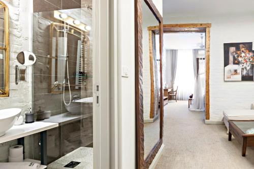 Vonios kambarys apgyvendinimo įstaigoje SuperB Luxury Suites