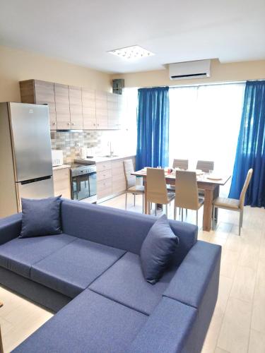 Kuchyň nebo kuchyňský kout v ubytování JK's GUESTHOUSE KARDAMAINA