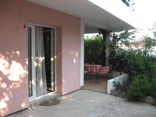 Galería fotográfica de Apartments Jovanic with 2 bedrooms en Sutomore