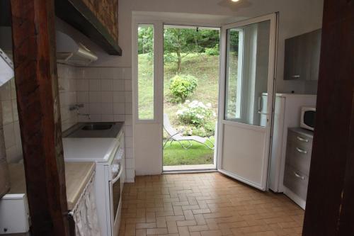 a kitchen with a door leading to a garden at Gîte altzia bas in Saint-Michel