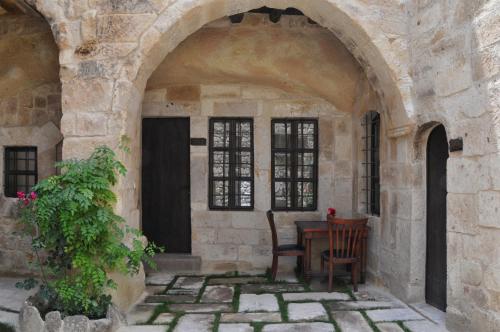 Kawasan patio atau luaran di Dere Suites Cappadocia