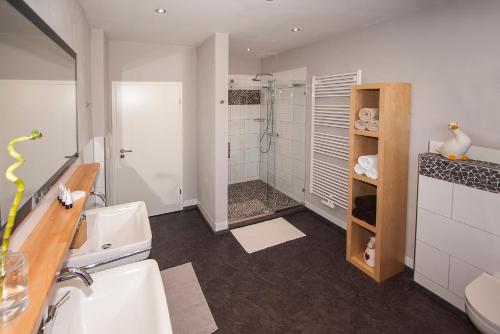 a bathroom with a sink and a toilet and a shower at Ferienwohnungen Vollmers-Dünnebacke in Schmallenberg