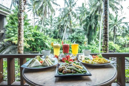 Еда / где поесть недалеко от гостевого дома