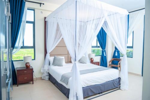 Ένα ή περισσότερα κρεβάτια σε δωμάτιο στο Nyali Golf View Residence