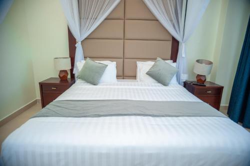 Ένα ή περισσότερα κρεβάτια σε δωμάτιο στο Nyali Golf View Residence