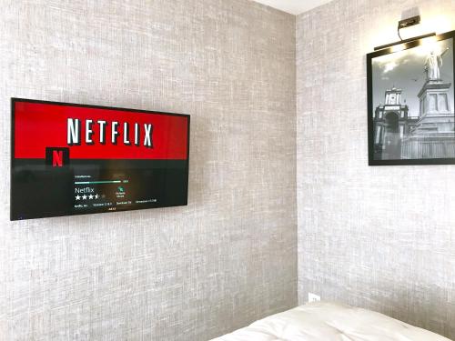 a television on a wall in a bedroom at BRAKKO 45 in Naples