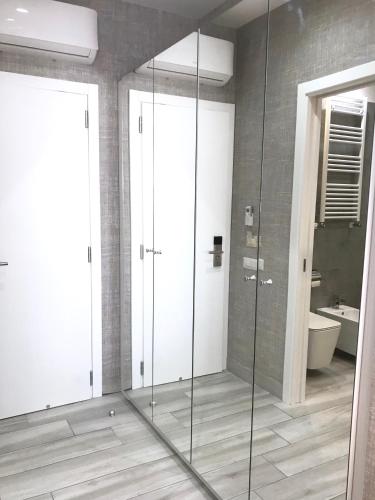 a glass shower in a bathroom with a toilet at BRAKKO 45 in Naples