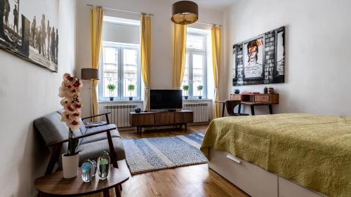a bedroom with a bed and a tv in it at Boutique Prater Apartments Vienna in Vienna