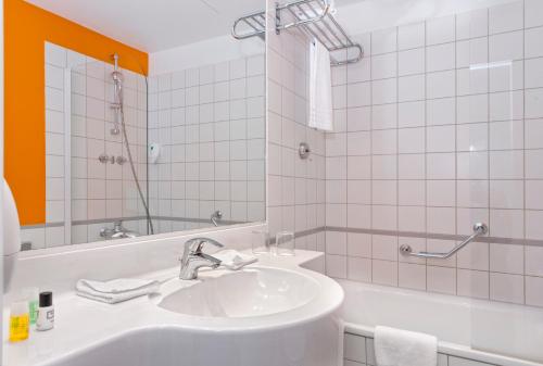 Wyndham Garden Duesseldorf City Centre Koenigsallee tesisinde bir banyo