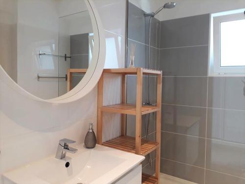 a bathroom with a sink and a mirror and a shower at ABMAR- Por-do-sol, Vista mar, Remodelado, Wifi, 80mt Praia in Quarteira