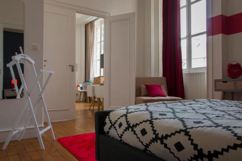 a bedroom with a bed and a living room at la Casa D'estève in Bourges