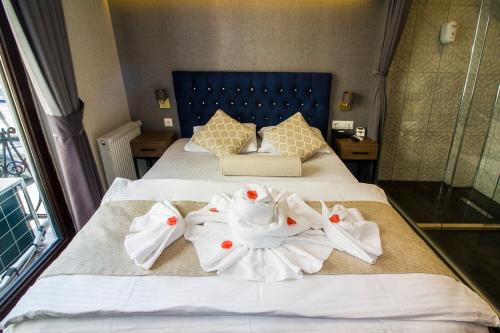 Letto o letti in una camera di Hit Suites Avcilar Hotel