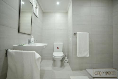 Ένα μπάνιο στο Centro Apartments