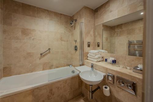 Un baño de PREMIER SUITES Dublin, Leeson Street
