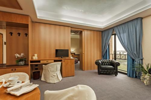 Ruang duduk di Hotel Olimpia