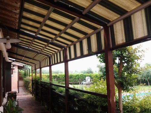 a wooden pergola with a view of a garden at Il Borgo Dell'Ulivo in Trevi