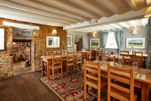 Gallery image of The Crown Inn, Church Enstone in Chipping Norton