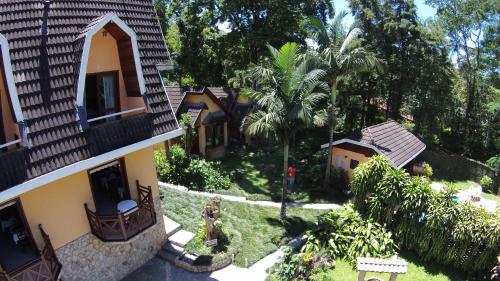 an aerial view of a house with a palm tree at Pousada Solar das Montanhas in Penedo