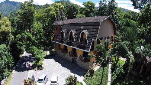 an aerial view of a building with cars parked in front at Pousada Solar das Montanhas in Penedo