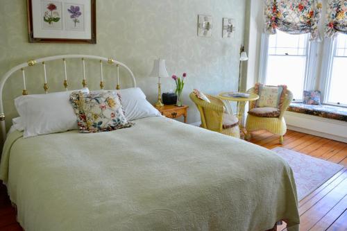 Cama o camas de una habitación en Victorian by the Sea