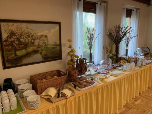 a long table with plates and food on it at Logierhaus Lehde in Kaupen