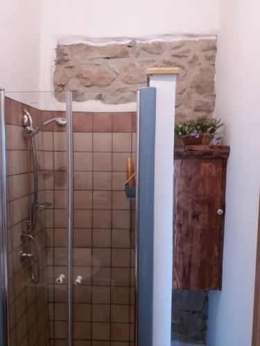 Kúpeľňa v ubytovaní Sa domu de ziu Antoneddu