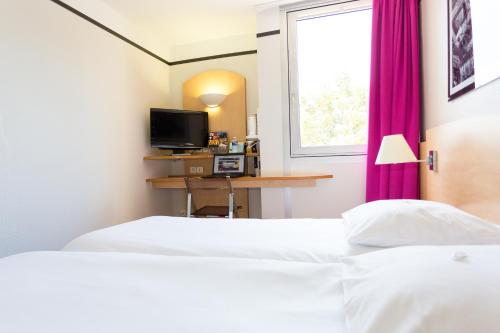 Katil atau katil-katil dalam bilik di Hotel inn Grenoble Eybens Parc des Expositions Ex Kyriad