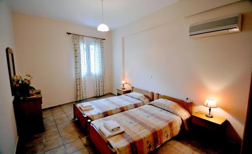 Кровать или кровати в номере El Greco Apartments