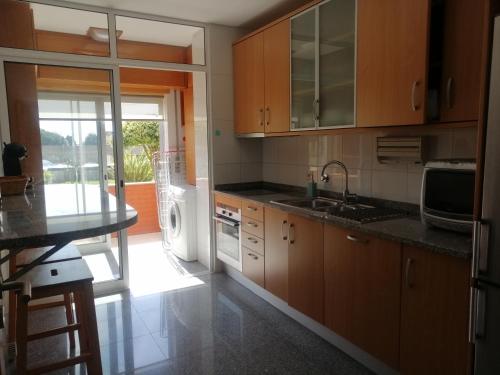 Η κουζίνα ή μικρή κουζίνα στο Lemon Tree Apartment
