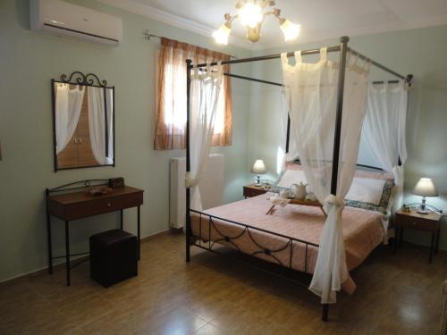 Posteľ alebo postele v izbe v ubytovaní Villa Elpida