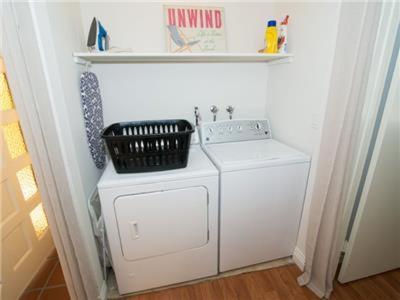 Una cocina o kitchenette en Steps to the Sand and Main Street 4BR