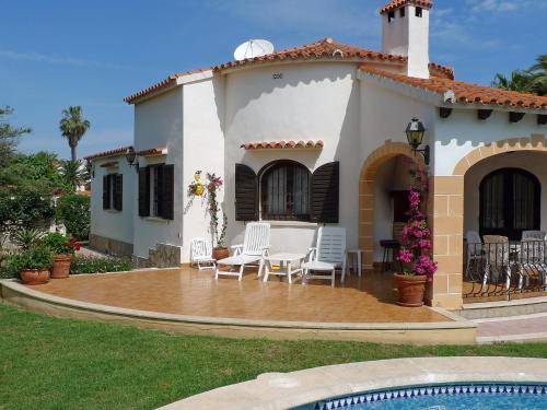 Bazén v ubytování Holiday Home El Paradiso by Interhome nebo v jeho okolí