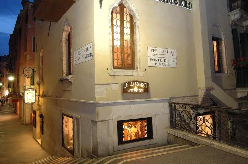 a building with a fire place on the side of it at Antica Locanda al Gambero in Venice