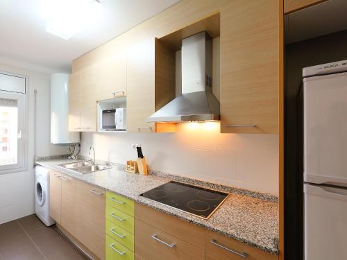 Kuchyňa alebo kuchynka v ubytovaní Apartment Terecel Salou-11 by Interhome