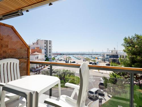 Balcony o terrace sa Apartment Edificio Nautic by Interhome