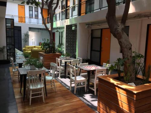 a restaurant with tables and chairs and a tree at Mini Loft Buenavista 106 in Mexico City